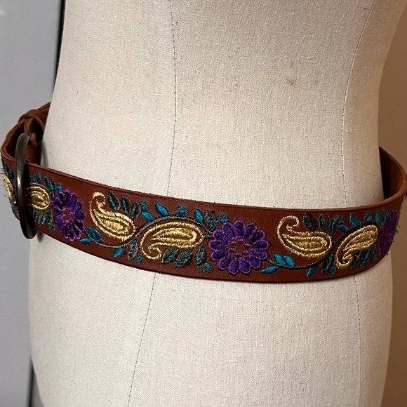 LUCKY BRAND Multicolor & Metallic Embroidered Leather Brass Buckle Belt Sz S - Picture 3 of 8